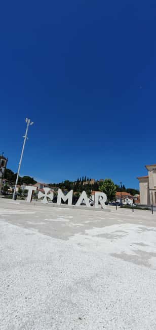 Tomar Walking Tour : Templar, Castle, Food, Ceramics, Fun! - Praça da República and the statue of Gualdim Pais