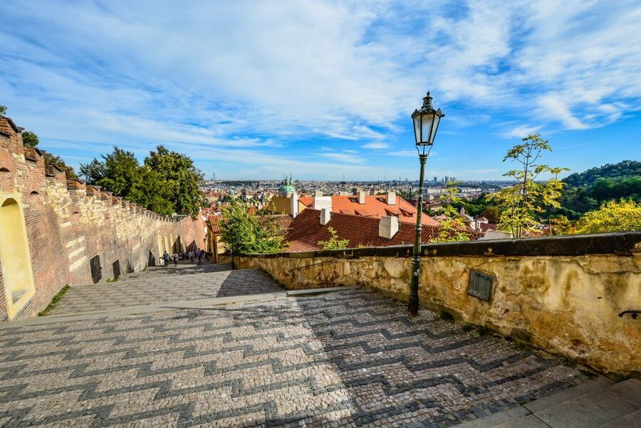 Tour around Prague Castle and Lesser Town in Spanish - Key points at a glance