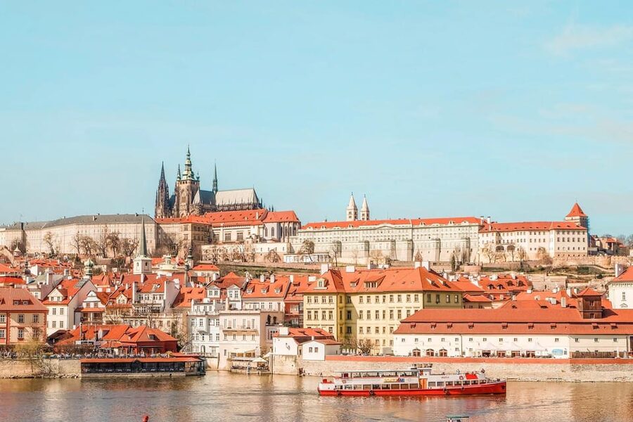 Tour of Prague Castle in italian language ticket included - The Old Royal Palace and the machinery of power