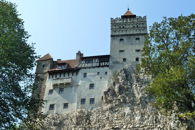 Tour of the 3 Castles: Bran, Rasnov and Peles in Spanish (native Spanish guide). - Ignacio’s role makes the difference