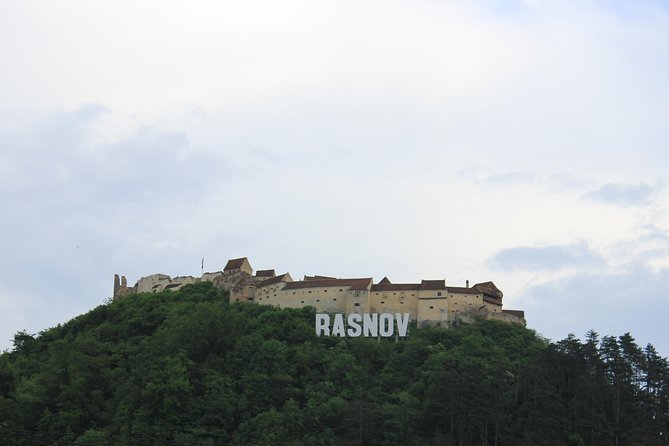 Tour of the 3 Castles: Bran, Rasnov and Peles in Spanish (native Spanish guide). - Who should book this experience