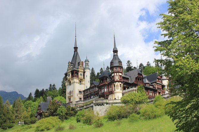 Tour of the 3 Castles: Bran, Rasnov and Peles in Spanish (native Spanish guide). - Peles Castle and Sinaia’s royal setting