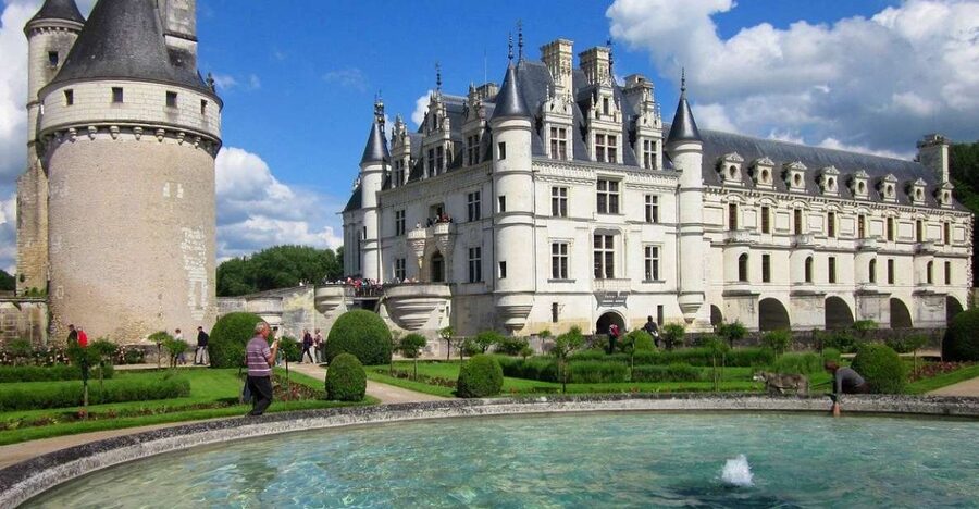 Tours/Amboise: Private Chambord and Chenonceau Chateau Tour - What the private van changes