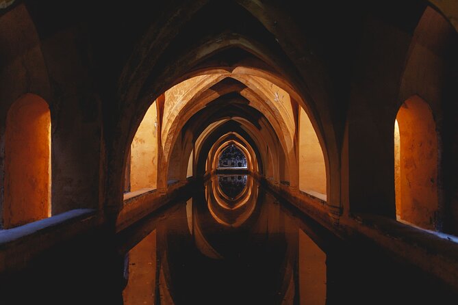 VIP Guided Seville Alcazar Pre-Opening, Cathedral & Old Town - What the guide adds to the experience