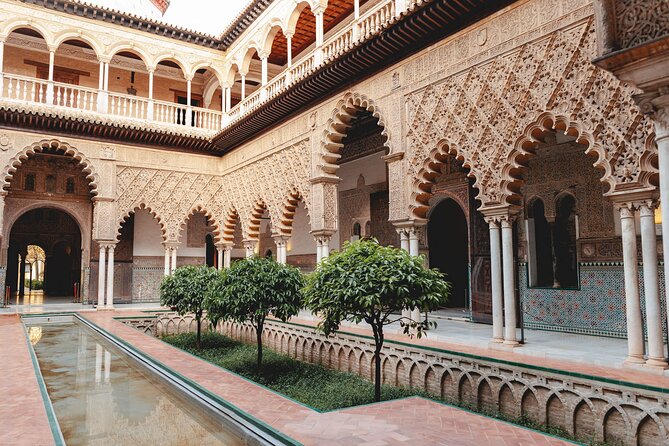 VIP Guided Seville Alcazar Pre-Opening, Cathedral & Old Town - Walking through Santa Cruz