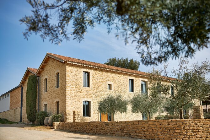 Visit of the cellars of Château Gigognan with tasting - From the castle story to the first glass