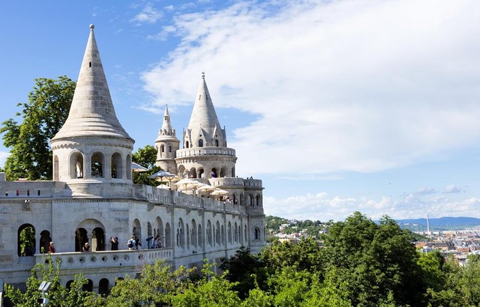 Walking tour in the Buda Castle incl. Fisherman's Bastion - St. Stephen and the main Fisherman’s Bastion view