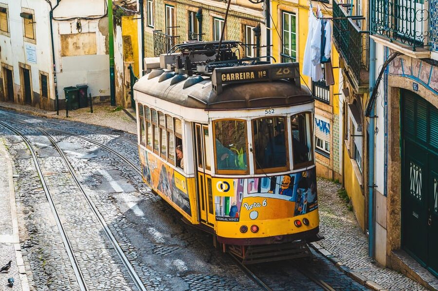 Walking Tour Small Group Lisbon + S. Jorge Castle Tickets - Alfama, pastries, and Lisbon’s older streets