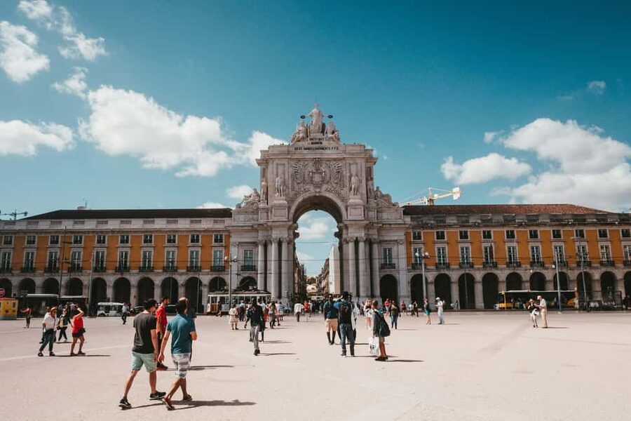 Walking Tour Small Group Lisbon + S. Jorge Castle Tickets - What the $69 price gets you