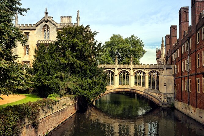 Warwick Castle, Oxford, Stratford-upon-Avon & Cotswolds Day trip - Starting at Victoria Coach Station