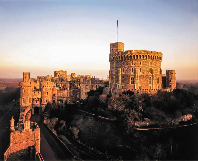 Windsor Castle Admission Ticket - Reaching Castle Hill from London