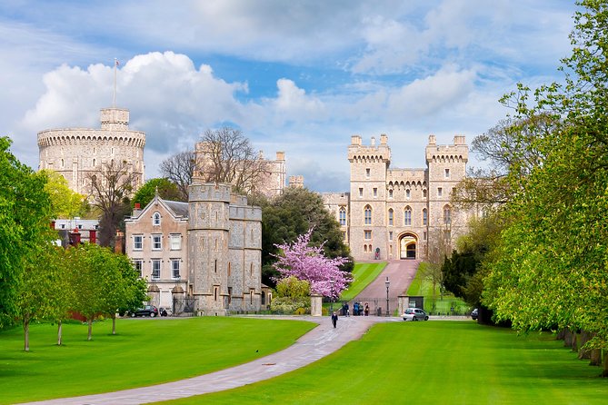 Windsor Castle, Stonehenge and Oxford Day Guided Tour from London - Three major sights packed into one English day