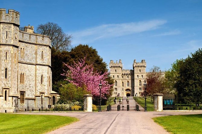 Windsor Castle, Stonehenge & Salisbury Cathedral Guided Tour - Windsor Castle: royal rooms in a 90-minute visit